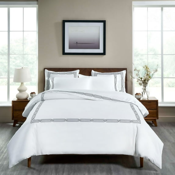 Superior Egyptian Cotton 1200 TC Embroidered White/Navy Blue Duvet Set, King/California King