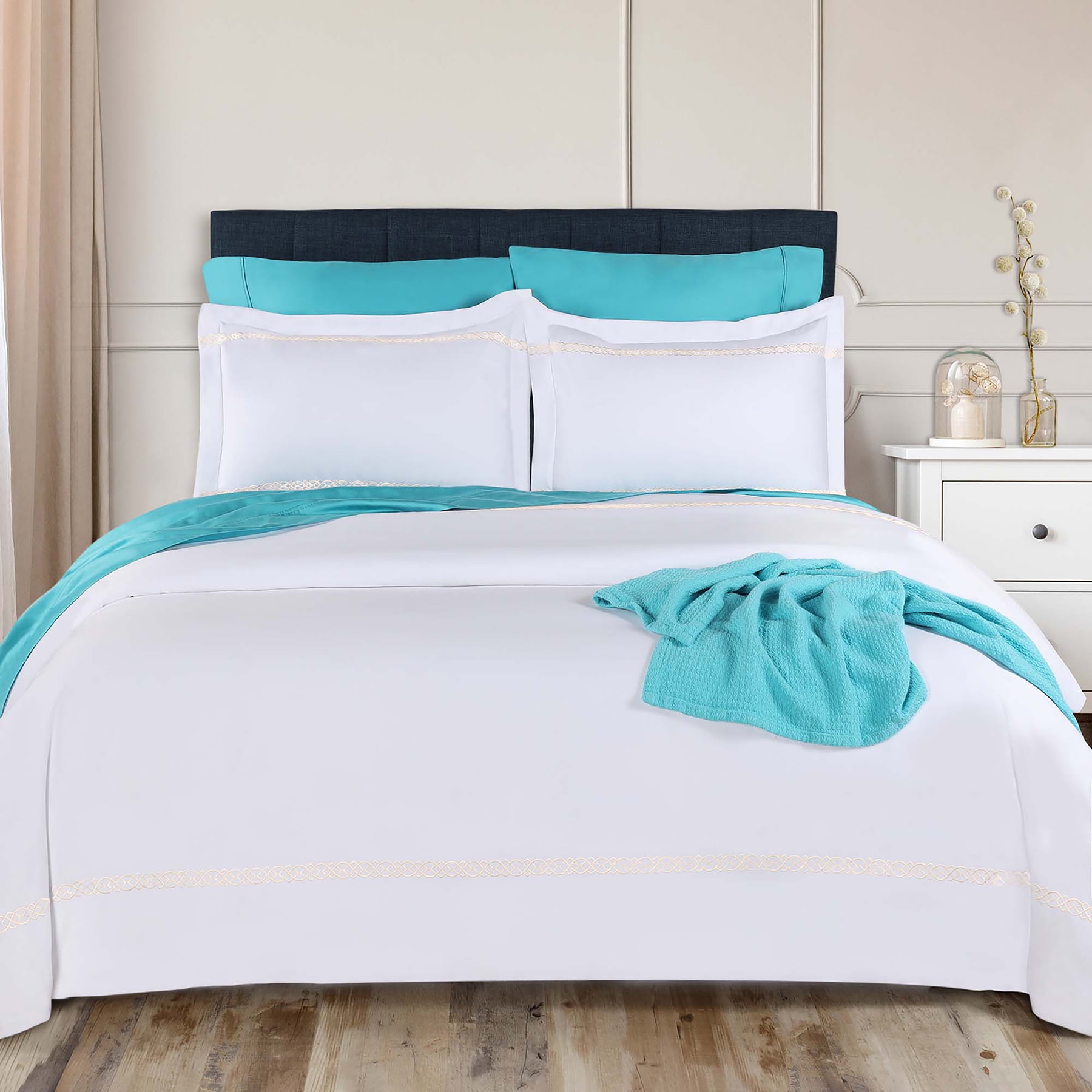 Superior Egyptian Cotton Embroidered Duvet Cover Set, Full/ Queen, Ivory