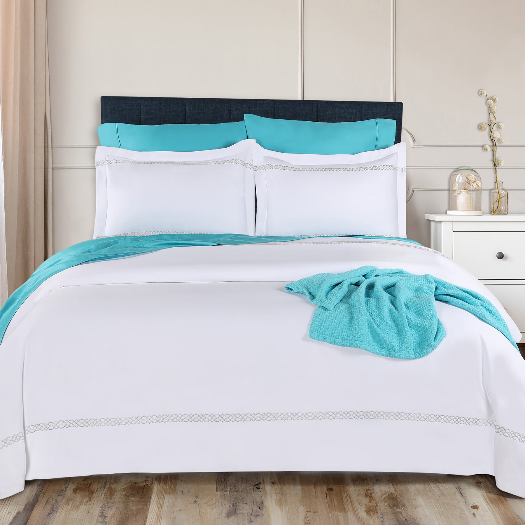 Superior Egyptian Cotton Embroidered Duvet Cover Set, Full/ Queen, Platinum