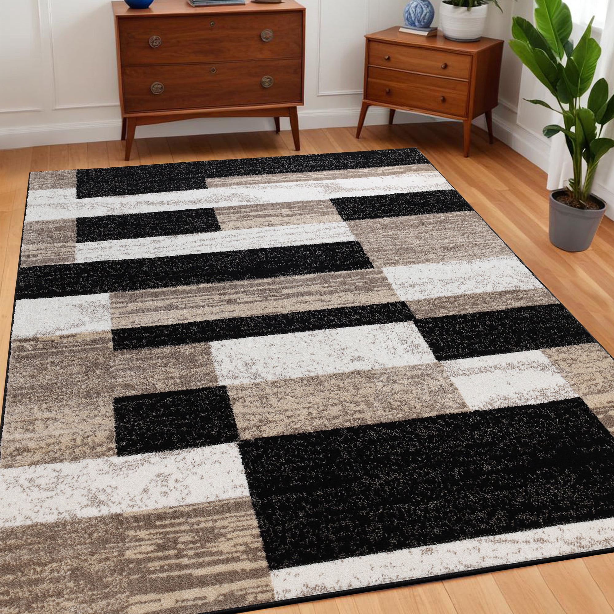 Ivory and Beige Geometric Synthetic Area Rug, 4' x 6'
