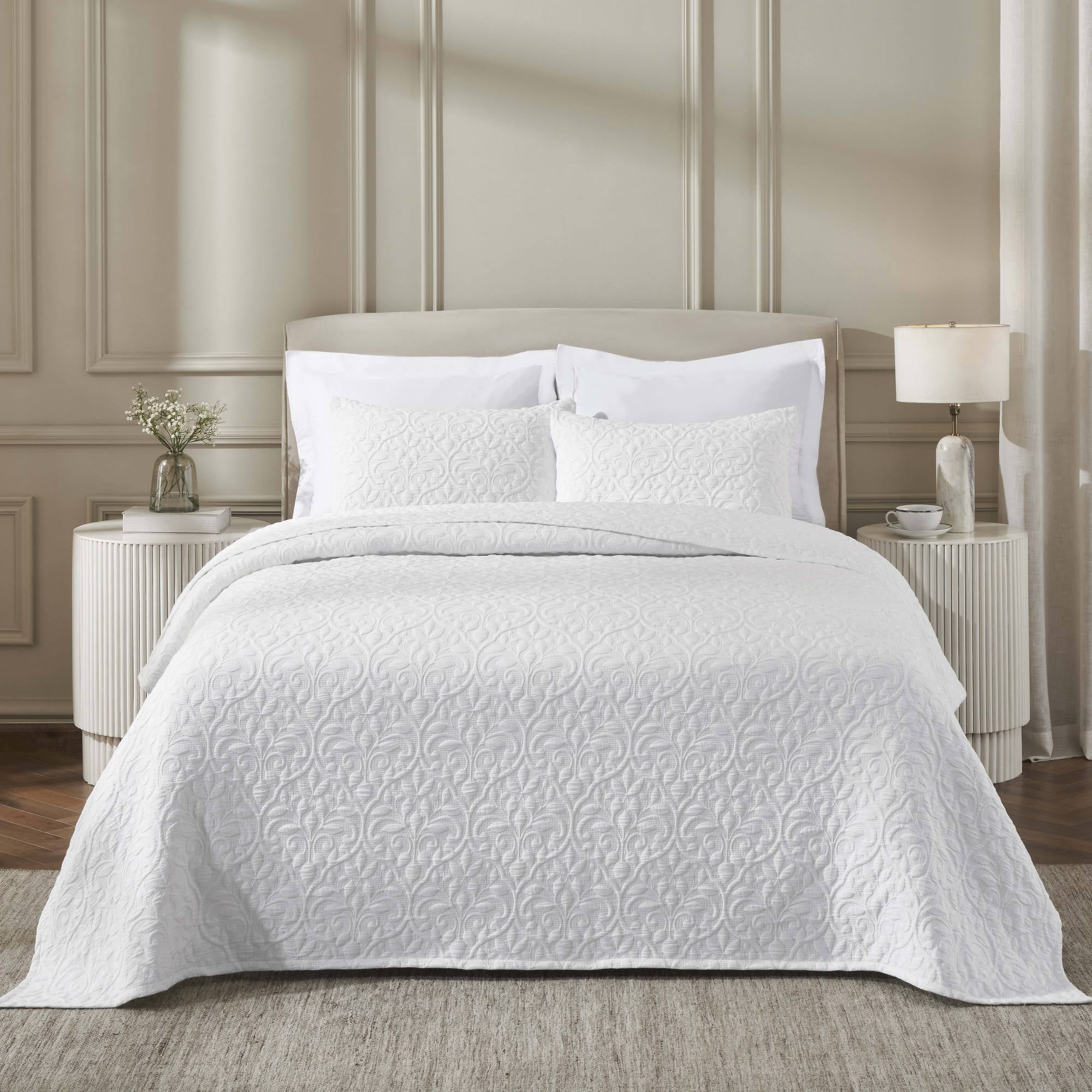 Superior Vineyard Cotton Blend Matelasse Coverlet, Queen, White