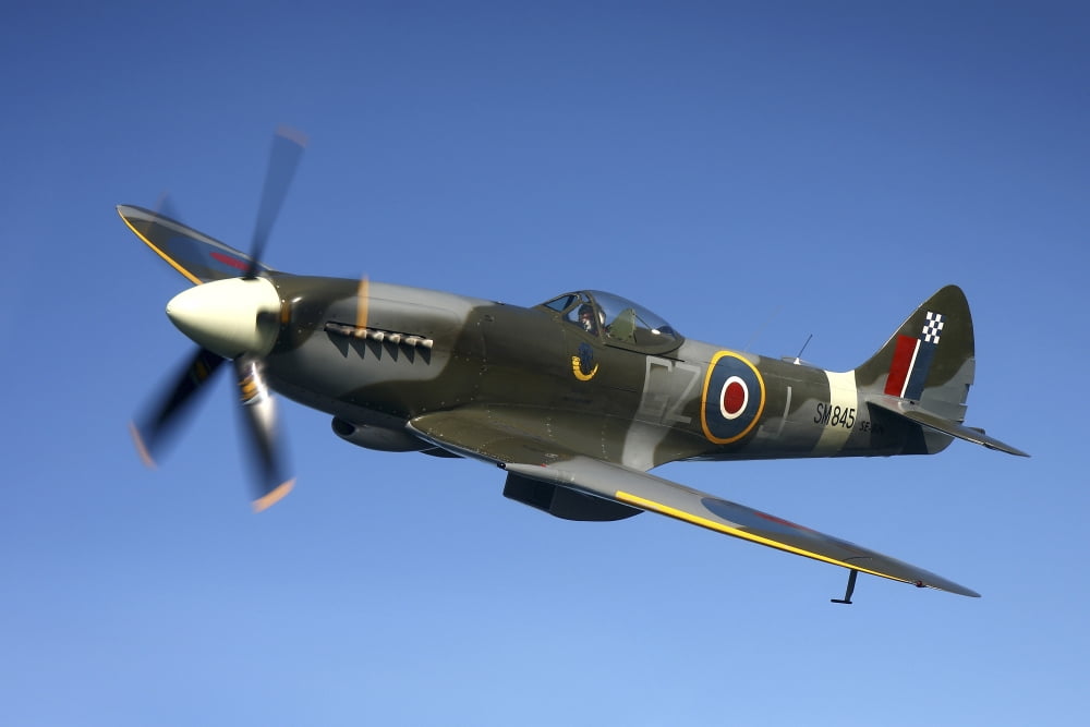 Supermarine Spitfire Mk XVIII fighter warbird Canvas Art - Daniel KarlssonStocktrek Images (18 x 12)