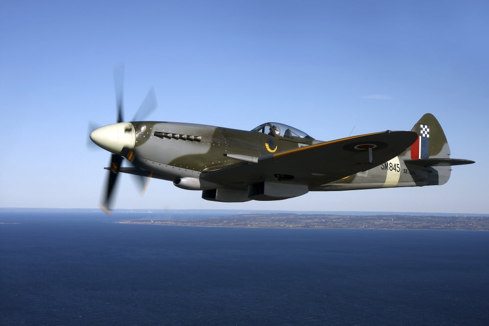 Supermarine Spitfire Mk XVIII fighter warbird Canvas Art - Daniel KarlssonStocktrek Images (18 x 12)