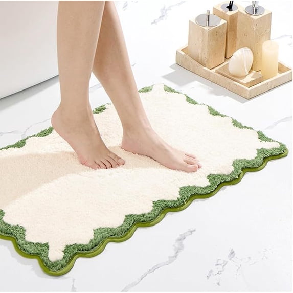 Surpdew Scalloped Bathroom Rugs, White Bath Mat Green Scalloped Edge, Microfiber Aesthetic Trendy Funky Fun Preppy Rug, Extra Soft Bathroom Mat Non-Slip for Tub, Shower, and Bath Room