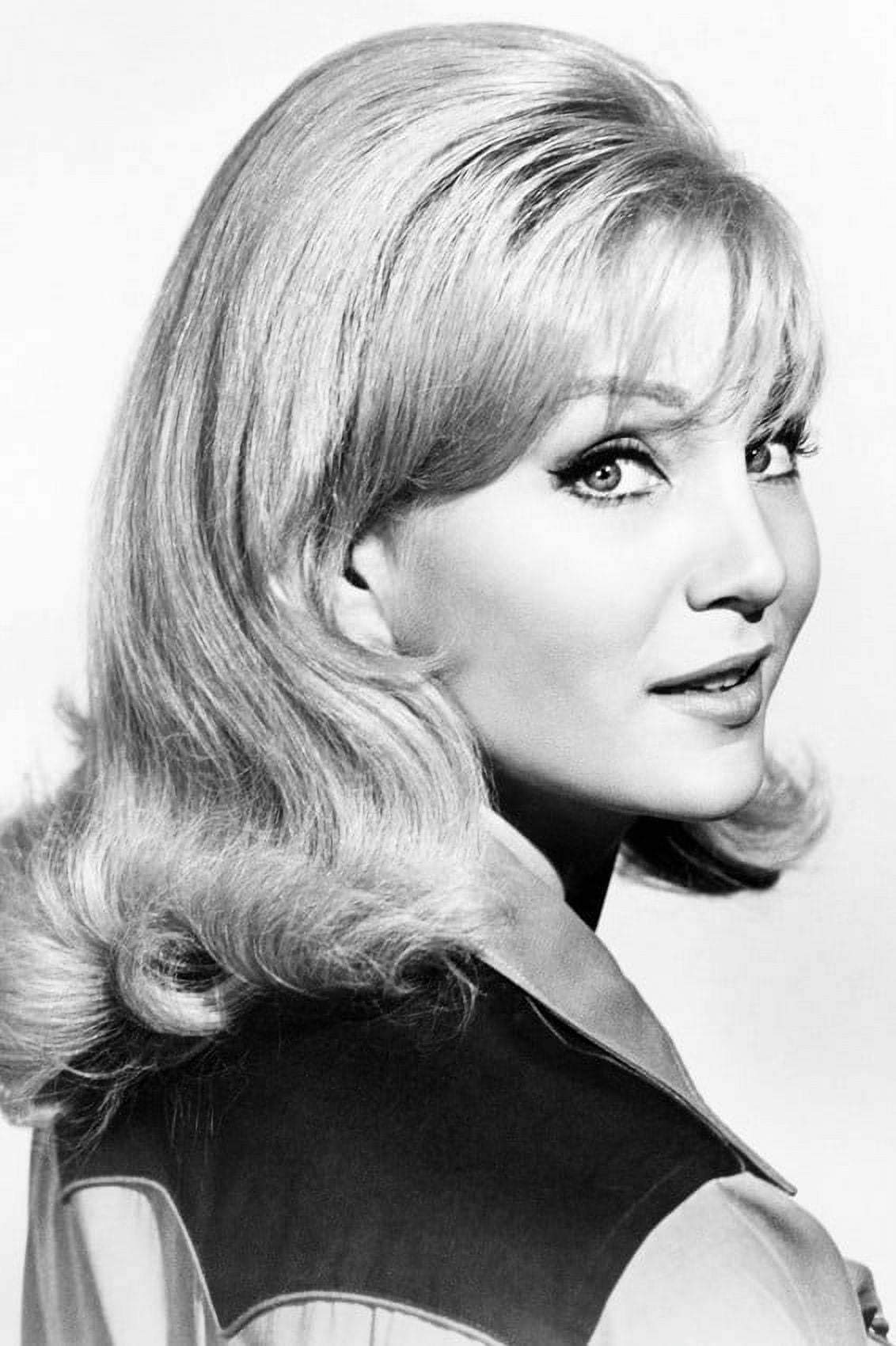 Susan Oliver Lovely 1960's Studio Portrait 24X36 Poster - Walmart Business  Supplies, image size:1132x1700