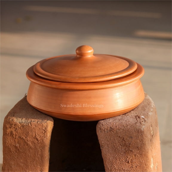 Swadeshi Blessings Clay Pot For Cooking With Lid/ Clay Handi/ Earthen Kadai 2.8Liters + Palm Leaf Stand