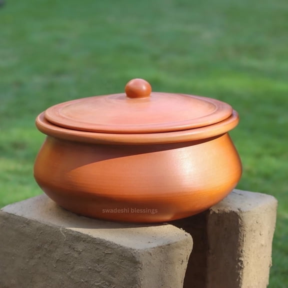 Swadeshi Blessings HandMade Exclusive Range Unglazed Clay Handi/Earthen Kadai/Clay Pot For Cooking & Serving with Lid, 2.8Liters (With Natural White Firing Shade & Mirror Shine) (Red) (Flat Base)