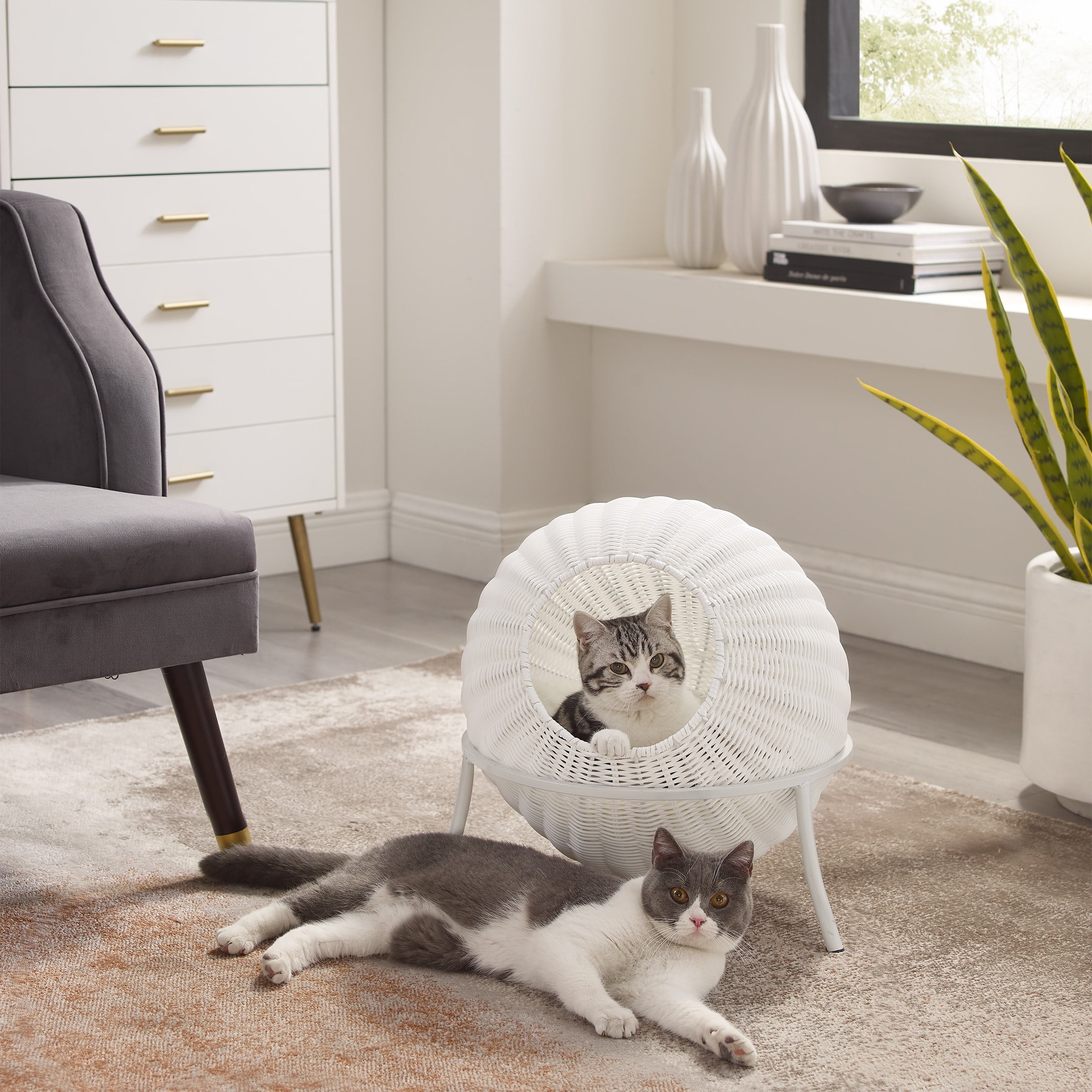Nala White Wicker Cat Condo with Plush Cushion