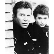 T.J. Hooker William Shatner Adrian Zmed look around corner of wall 8x10 photo