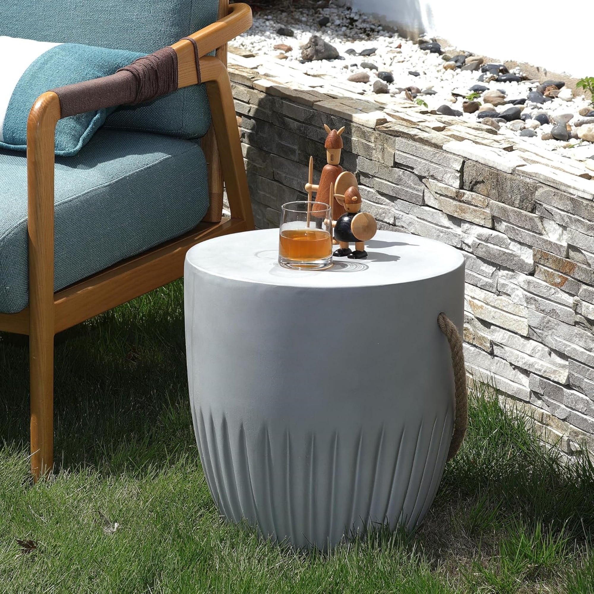 T-Patio Round Outdoor End Table with Hemp Rope, MGO Classic Accent Side Table, Grey, Set of 1