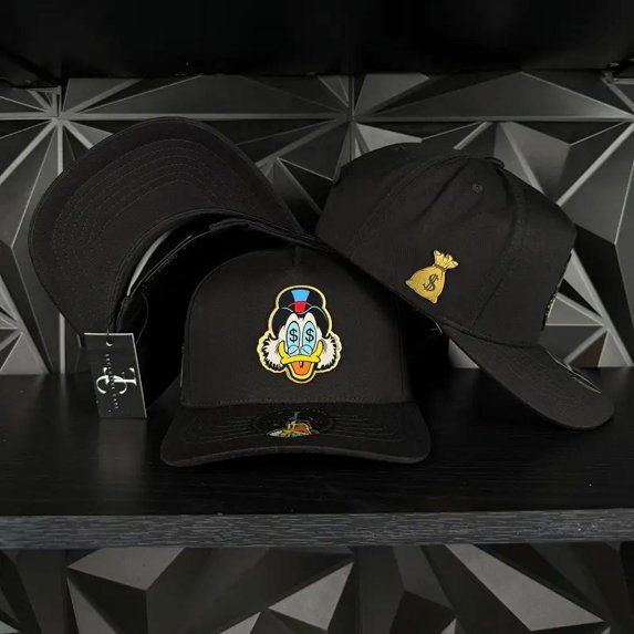 Tío rico Baseball Cap, Adjustable Snapback Hat with Unique Cartoon Dollar Sign Design, Fun Streetwear Accessory for Men and Women, Perfect Gift for Trendy Outfits