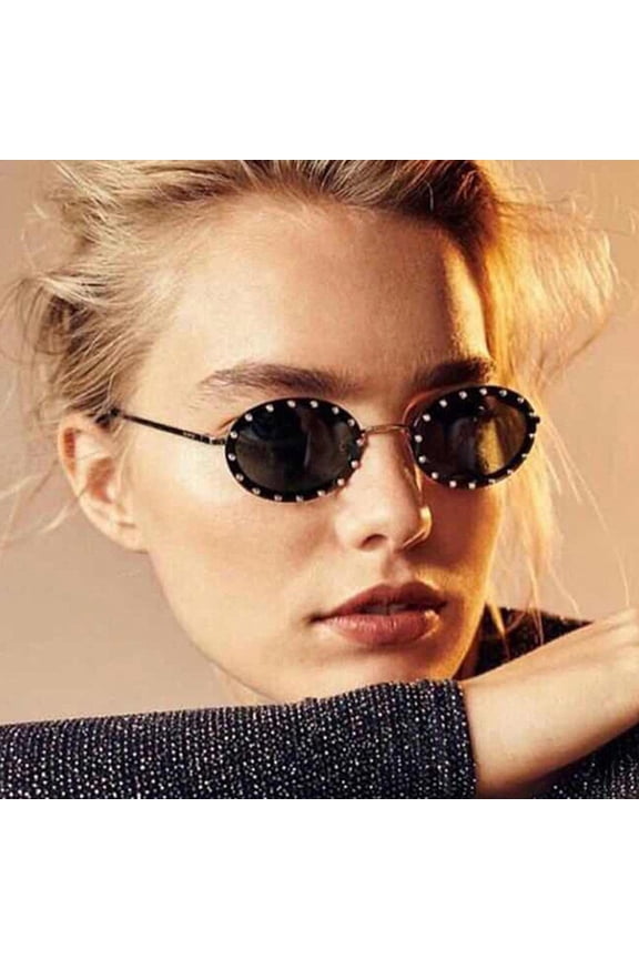 Retro Style Black Sunglasses with Plastic and Metal Frame, Chic Accessory for Men and Women