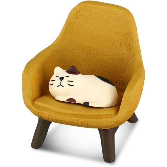 TACYKIBD Miniature Figures Cats with Small Sofa, Mini Cat Figures Decoration Made of Resin, Cute Cat Sculpture, Mini Desk Decoration Accessories for Office, Home, Warm Gift