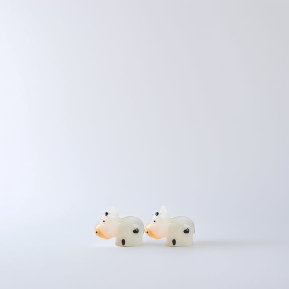 TAILTOSS 10Pcs Glow-in-the-Dark Mini Cow Figurines Tiny Resin Animals for DIY Projects and Room Decoration