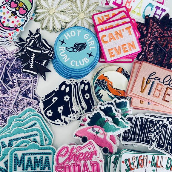 TEELUX DESIGN Mystery Embroidered Iron-On Patch Grab Bag, 25 Assorted Patches
