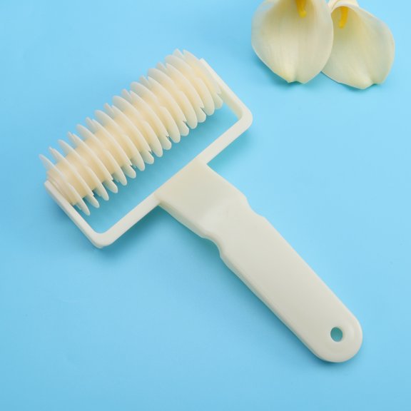 TEHAUX Beige Cookie Roller and Lattice Tool Set with Pizza Cutter - Kitchen Pastry and Dough Cutter