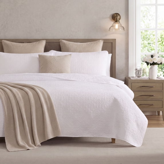 THD Loren - 3 Piece Full Queen Size Quilt Set, Lightweight Queen Bedspread Coverlet Set (Full/Queen, White)
