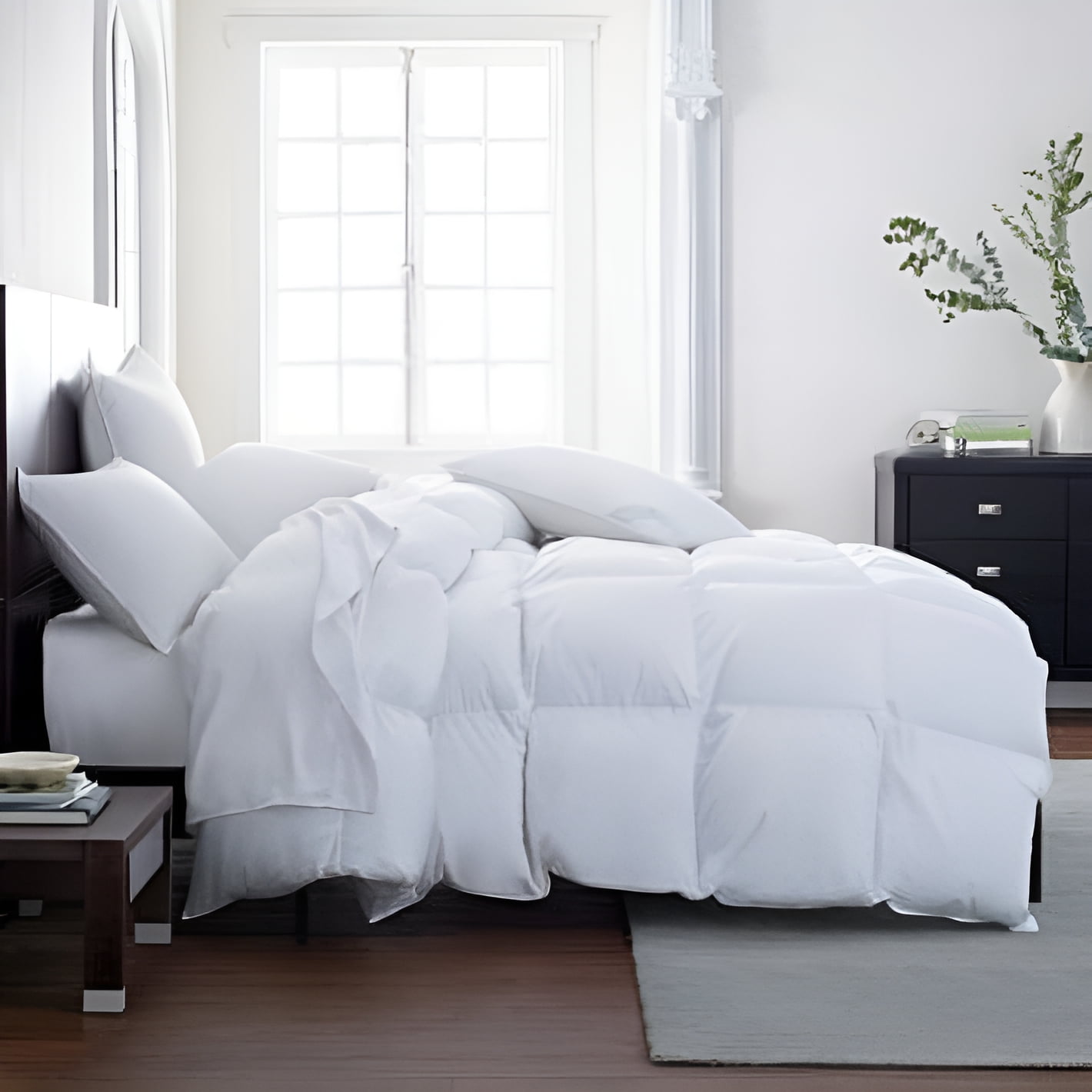 Queen White Microfiber All Season Down Alternative Comforter