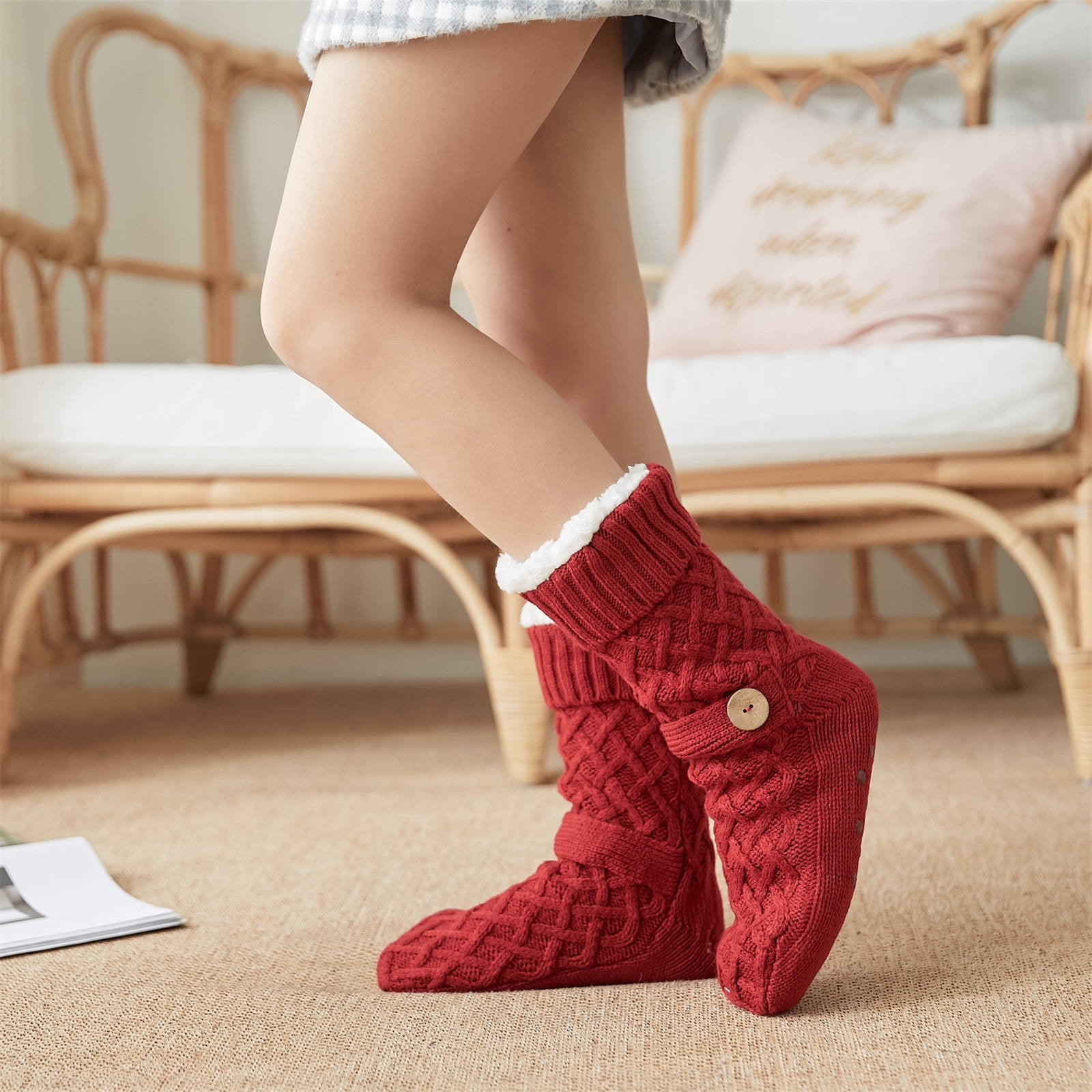TMOYZQ Women's Winter Non Slip Thick Slipper Socks With Grippers Christmas  Holiday Home House Fuzzy Socks Crew Warm Cozy Socks for Xmas Gift Christmas