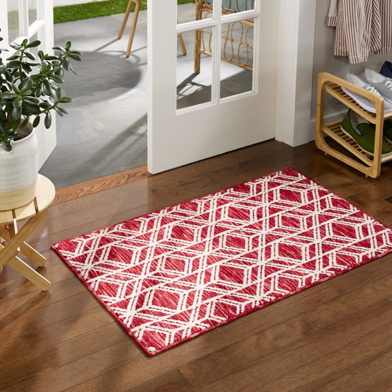 TOWN & COUNTRY EVERYDAY Walker Modern Diamond Everwash® Washable Multi-Use Decorative Rug, Tufted Kitchen Rug, Low-Profile Door Mat, Bedroom Rug and Bath Rug with Non-Slip Backing, Red, 24"x40"