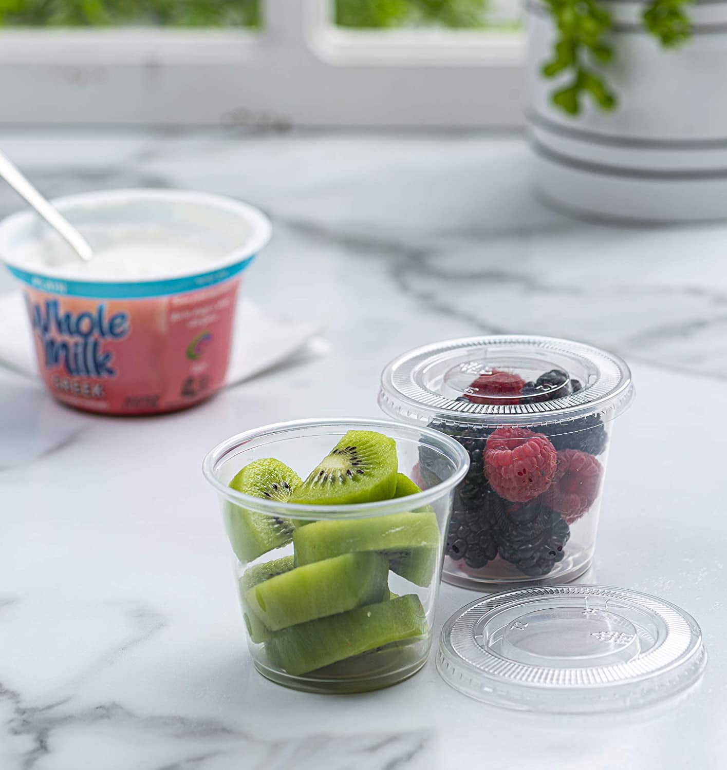 TRAHOOClear Disposable Plastic Portion Cups With Lids (200 Sets 5.5
