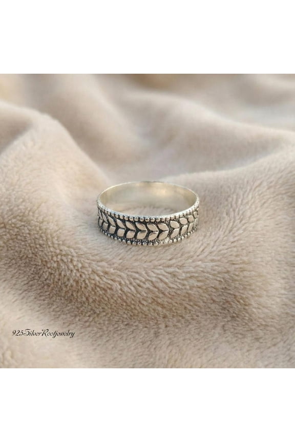 - Sterling Silver Band Ring - Oxidized Vintage Leaf Pattern, Handcrafted Boho Jewelry with Botanical Motif, Comfortable & Unisex Design