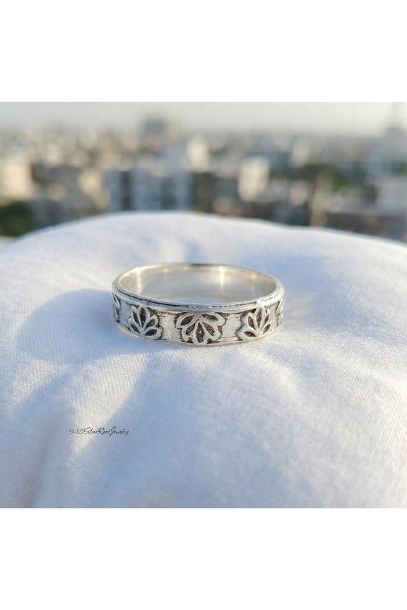 - Sterling Silver Band Ring Vintage Leaf Pattern With Oxidized Detailing, Hand Carved Nature Inspired Boho Jewelry Unisex 925 Silver
