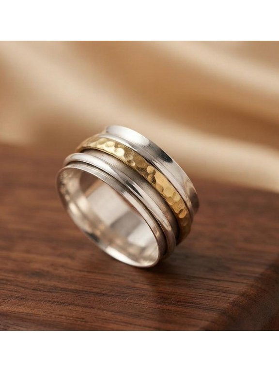 - anillo giratorio antiestrés de plata martillado bohemio unisex hecho a mano con textura artesanal