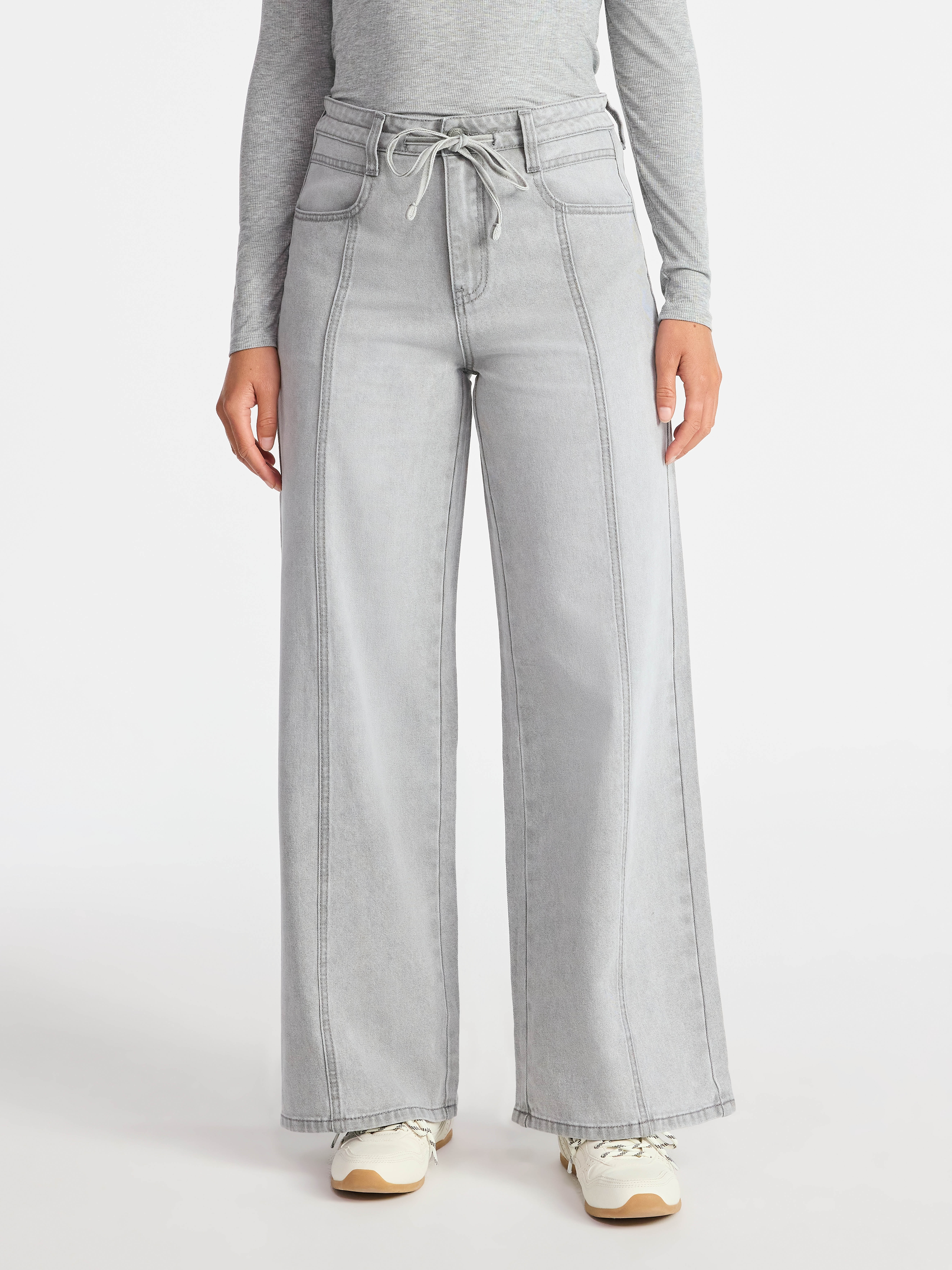 Time and Tru Women's and Women's Plus Relaxed Tie Waist Wide Leg Jeans, 31" Inseam, Sizes 0-20