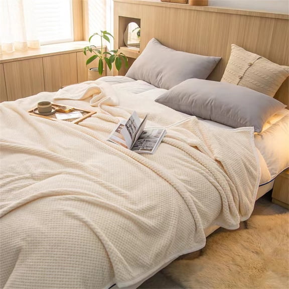 TUITOONM Pineapple Check Velvet Blanket, 59x79 Inch, Ultra-Soft Fleece Throw