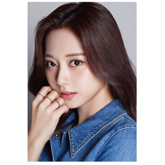 Dicon D'Festa Twice - Tzuyu - 200pg Deco Book w/ 4 Deco Stickers + 5pc Photo Card Set