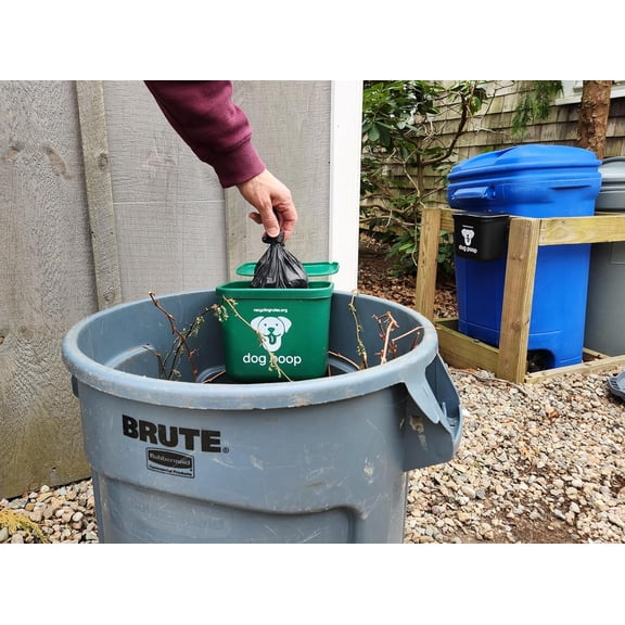 TYFRW-Small Hanging Wastebasket for Dog Poop in Green (Holds 7-14 Bags)