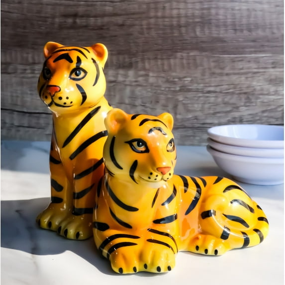 Tabletop Magnetic Tigers Salt Pepper S/2 Ceramic Safari Zoo Memagerie 11306