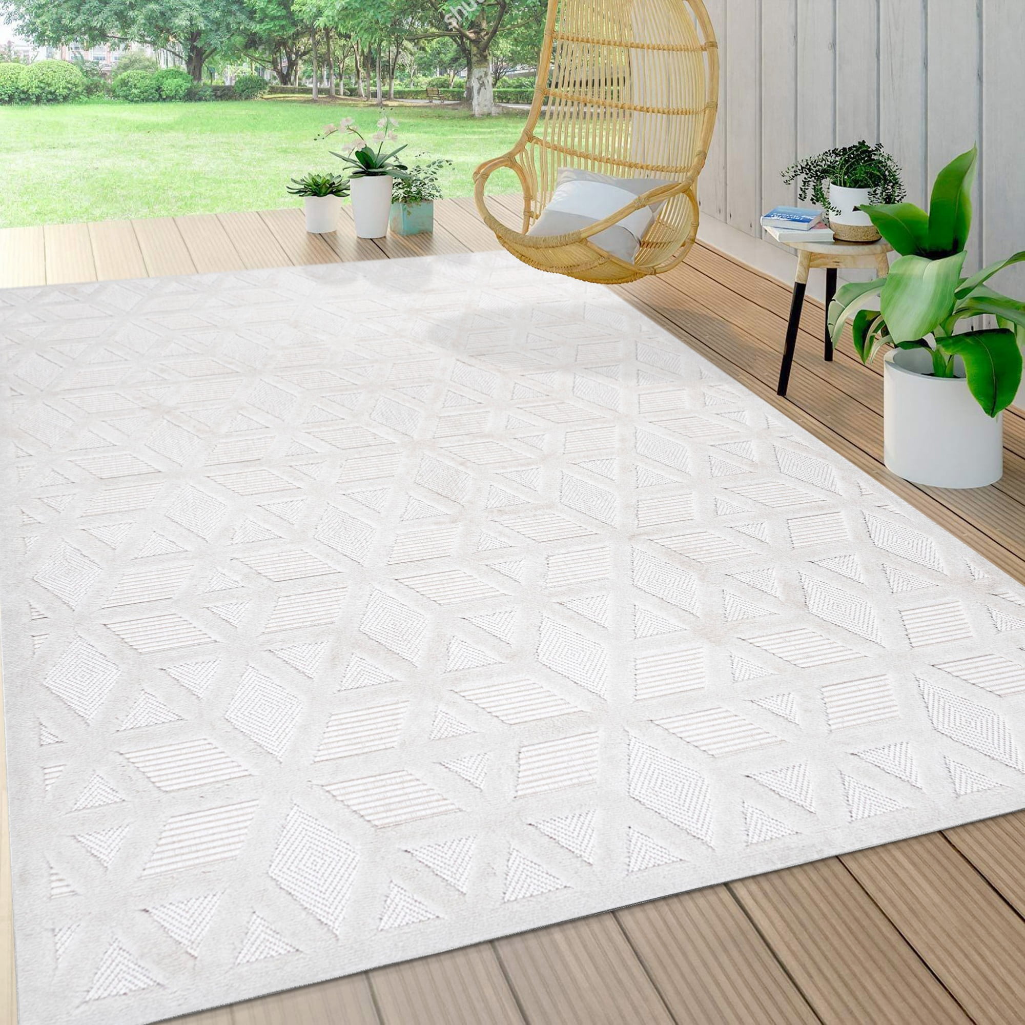 Ivory Geometric 4' x 6' Handmade Synthetic Indoor/Outdoor Rug