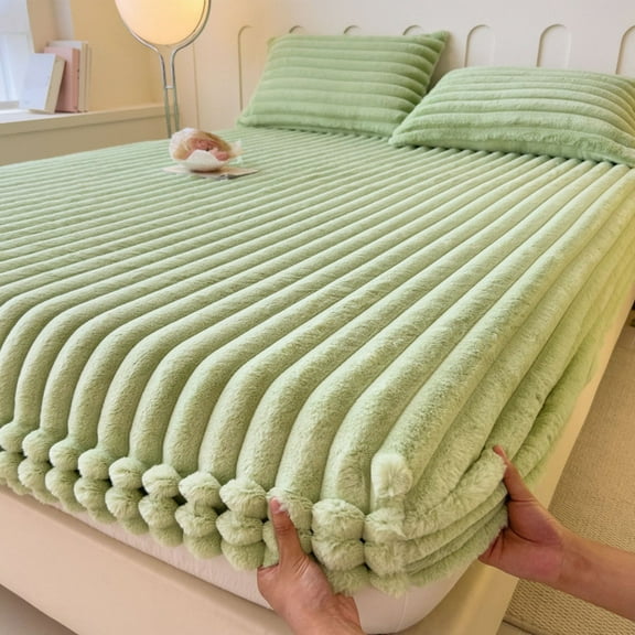 Tarmeek Faux Rabbit Fur Fitted Sheet Queen Size 78.7"x86.6" - Deep Pocket 15-18 Inch, Soft & Breathable Flannel Bedding, Winter Thickened Bedspread for Dorm Room, Green