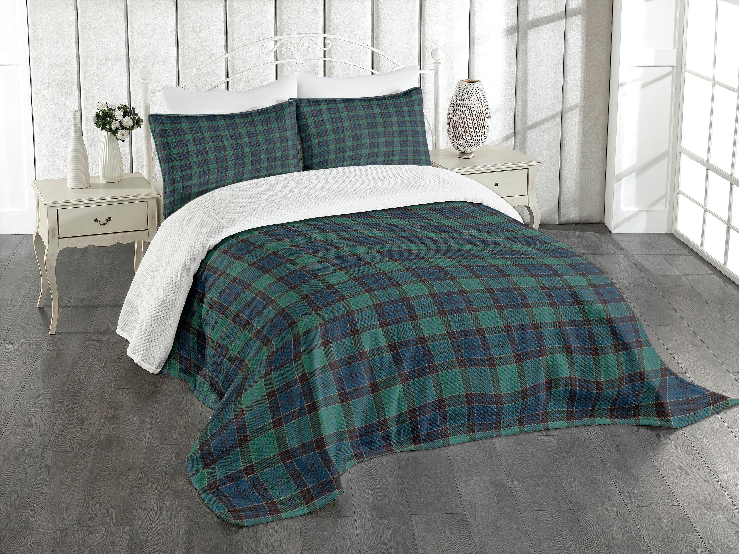 Tartan Bedspread, Traditional Quilt Design Scottish Folklore Elements