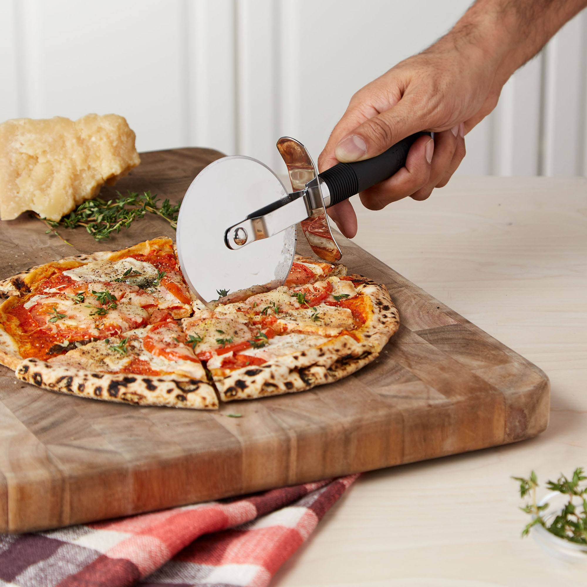 Tasty Classic Wheel Black Pizza Cutter with Soft Grip Handle