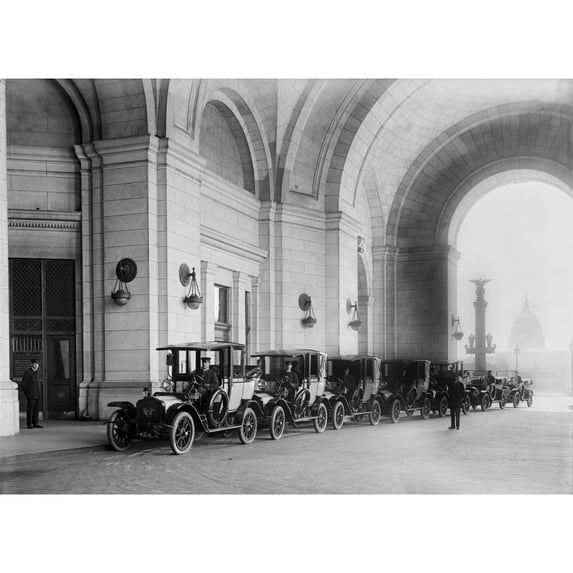 Taxicabs Waiting In Line For Passengers At The New Union Station In Washington D.C. 1914. Lc-Dig-Hec-03986 History (