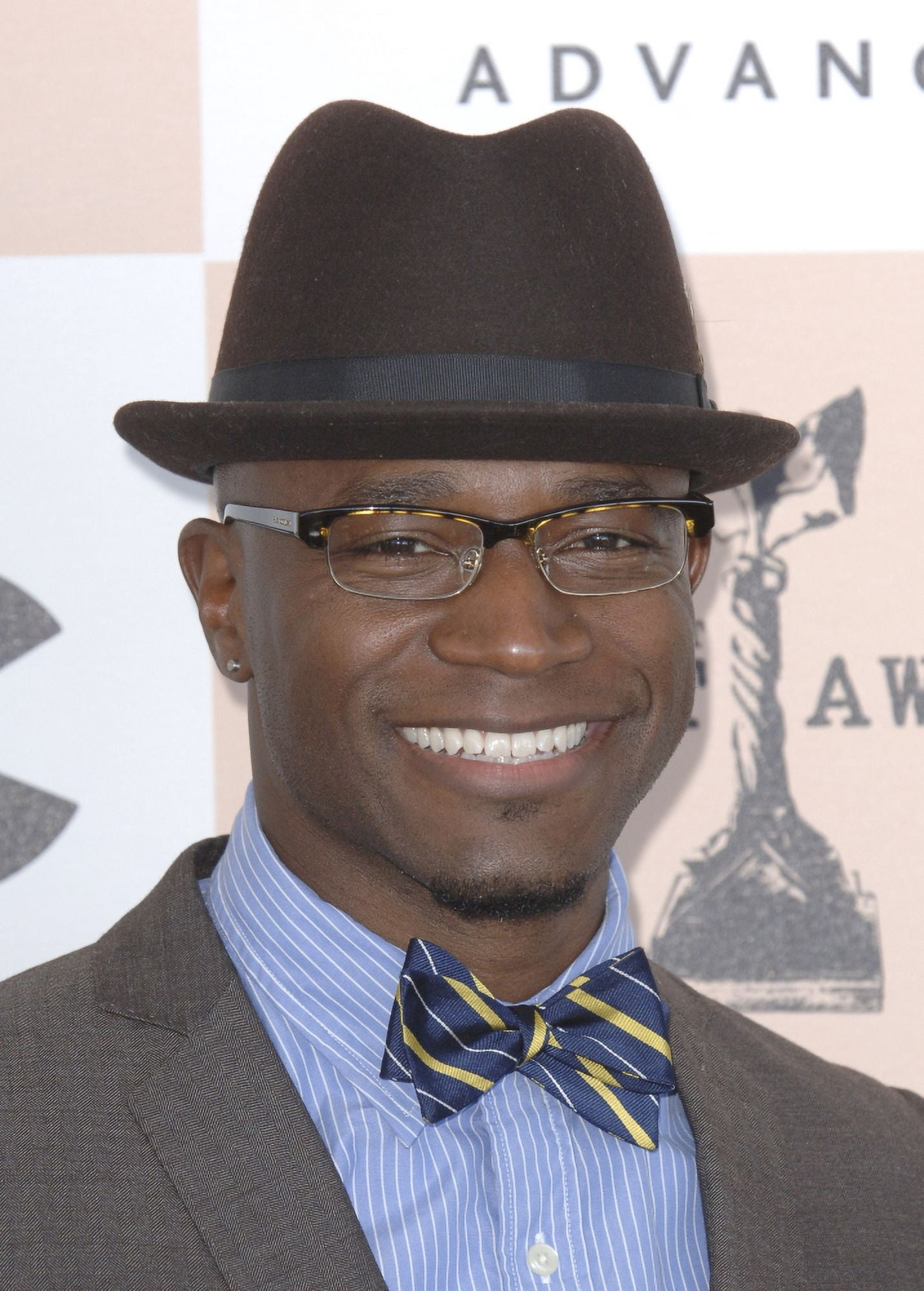 Taye Diggs At Arrivals For 2011 Film Independent Spirit Awards - Arrivals Canvas Art -  (16 x 20)