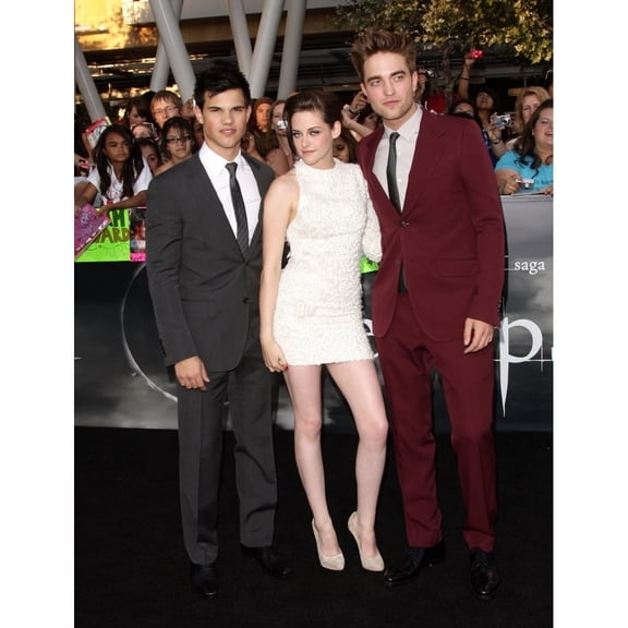 Taylor Lautner Kristen Stewart Robert Pattinson At Arrivals For The Twilight Saga Eclipse Premiere Nokia Theatre L.A.
