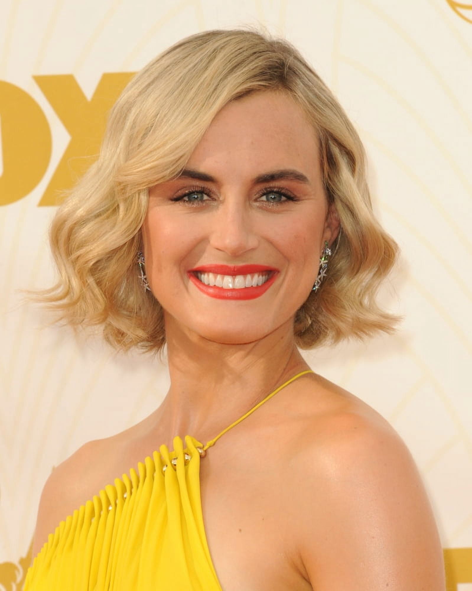 Taylor Schilling At Arrivals For 67Th Primetime Emmy Awards 2015 - Arrivals 2 Canvas Art - (16 x 20)