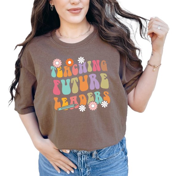 Teaching Future Leaders, Teacher Quote with Cute Flowers & Pencil, Groovy Retro Wavy Text, Espresso Comfort Colors T-Shirt, 3XL