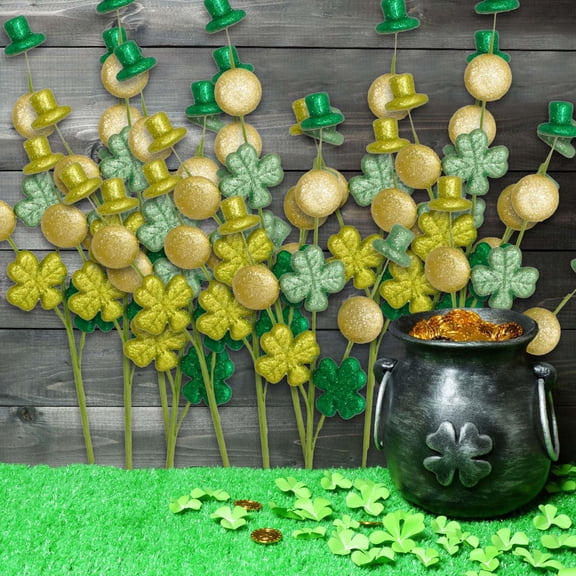 TechToyHub St.Patrick‘s Day Artificial Flowers - 16.5 Inch Silk & Plastic Shamrock Floral Arrangement for Home Decor,Table Centerpiece with Green Berries,No Maintenance