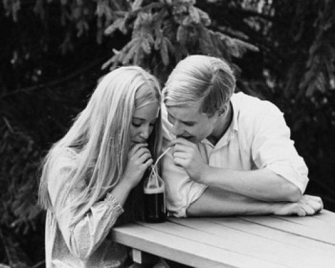 Teenage couple sharing bottle of soda Canvas Art -  (18 x 24)