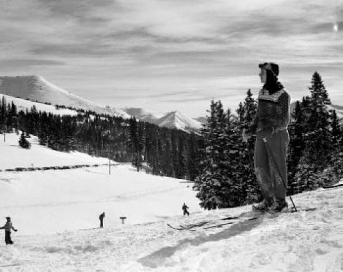 Teenage girl skiing Canvas Art - (18 x 24)