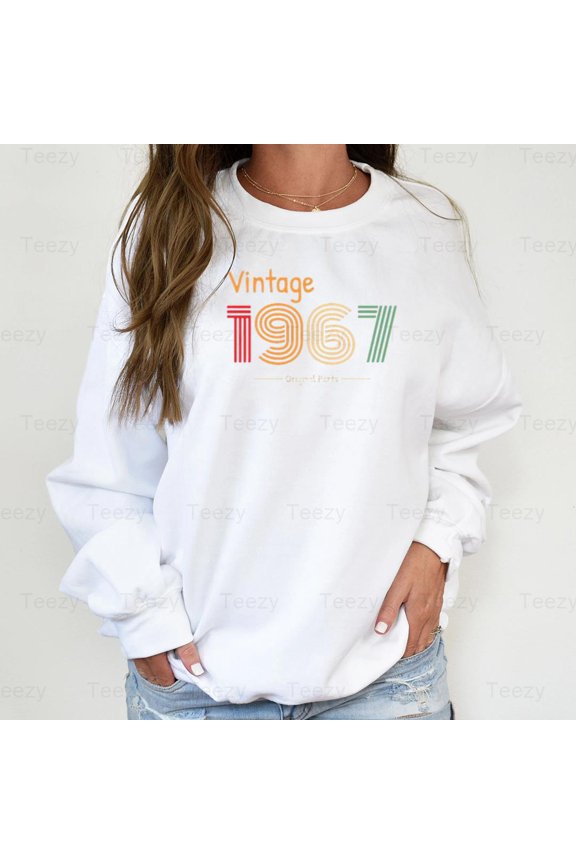 Classic Vintage Born In 1967 Graphic Design, Retro Birth Year Birthday Gift SweatShirt, for Unisex, up to size 5XL.