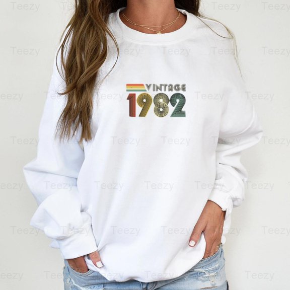 Teezy82 Iconic Vintage Born In 1982 Graphic Design Style Art 1 Look Retro 1, Birth Year SweatShirt, for Unisex, up to size 5XL.