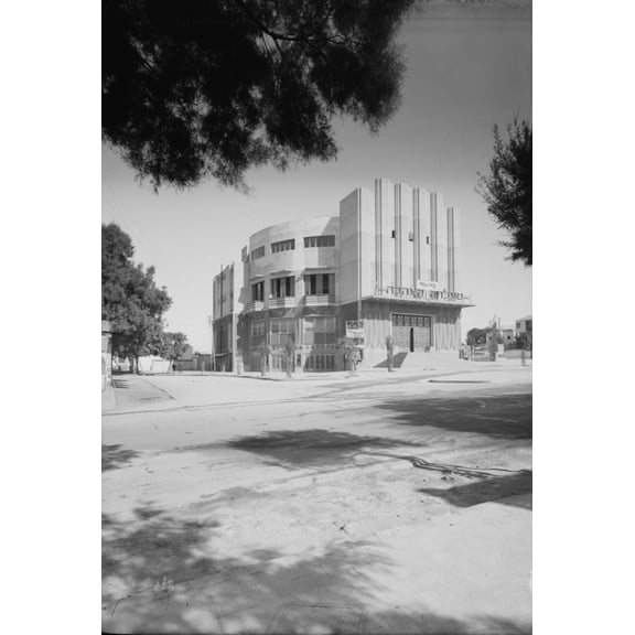 Tel Aviv History (18 x 24)