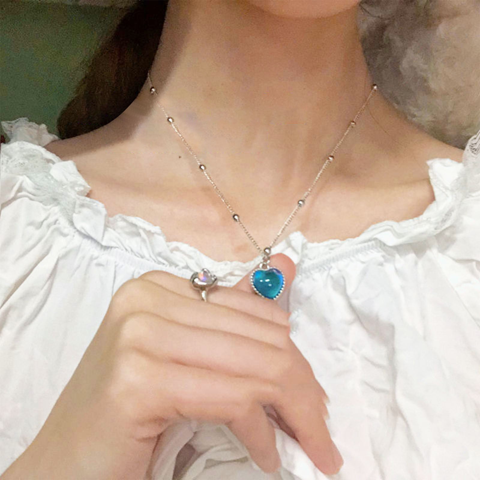 Temperature sensitive, color changing, necklace, temperament collarbone
