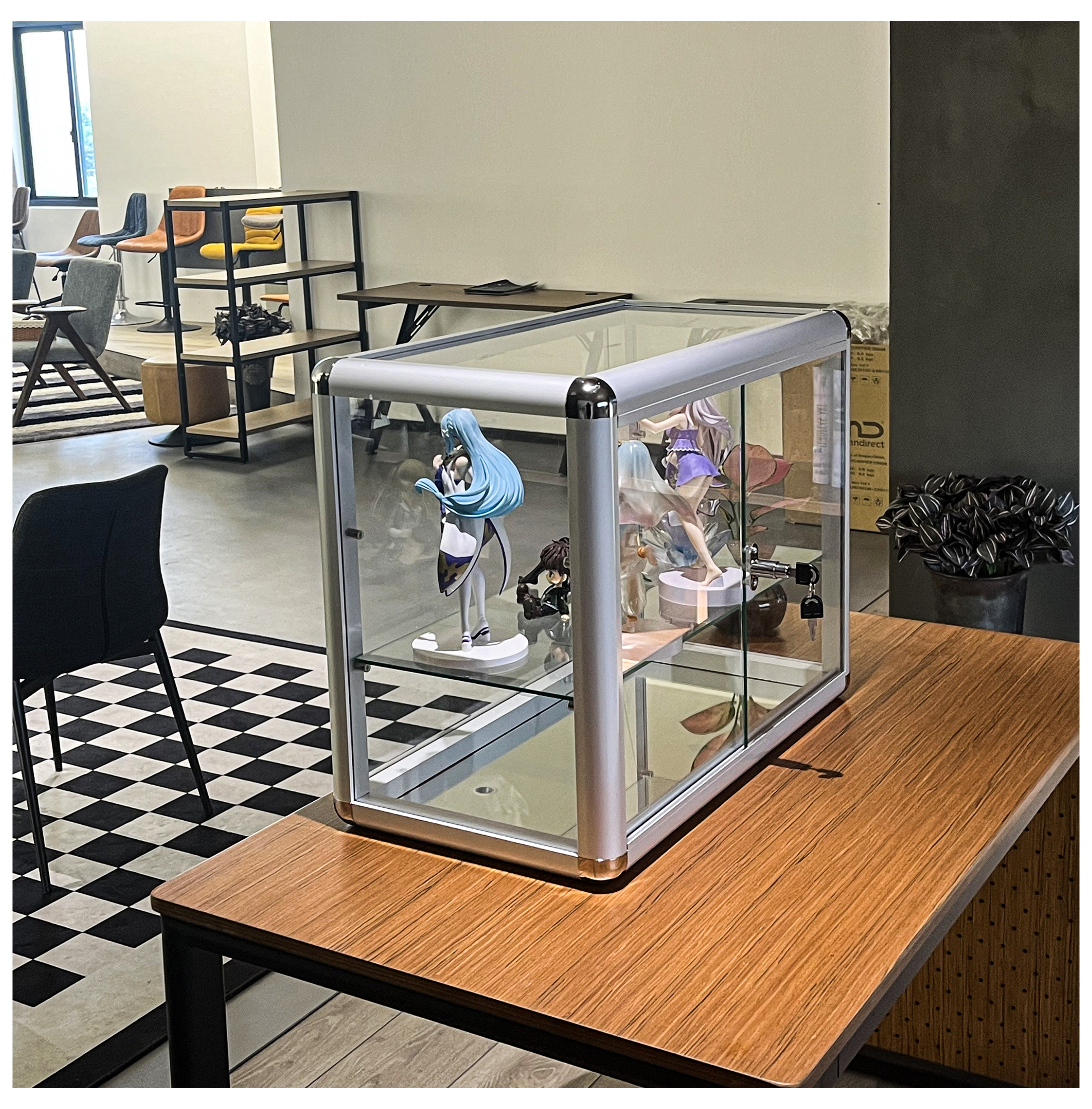 American Dress Forms Aluminum Framed Tempered Glass Counter Top Display Case With Lock & Shelves